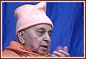 Swamishri chanting the Swaminarayan dhun during the lunar eclipse from 12.15 am to 3.30 am  