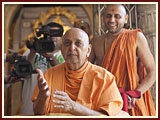 Pramukh Swami Maharaj in Ahmedabad, 6 May 2010 