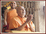 Pramukh Swami Maharaj in Ahmedabad, 6 May 2010 