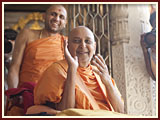 Pramukh Swami Maharaj in Ahmedabad, 6 May 2010 