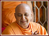 Pramukh Swami Maharaj in Ahmedabad, 6 May 2010 