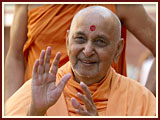 Pramukh Swami Maharaj in Ahmedabad, 6 May 2010 