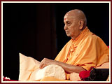 Pramukh Swami Maharaj in Ahmedabad, 6 May 2010 