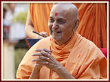 Pramukh Swami Maharaj in Ahmedabad, 6 May 2010 