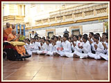 Pramukh Swami Maharaj in Ahmedabad, 7 May 2010 