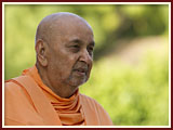 Pramukh Swami Maharaj in Ahmedabad, 7 May 2010 