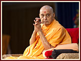 Pramukh Swami Maharaj in Ahmedabad, 7 May 2010 