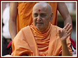 Pramukh Swami Maharaj in Ahmedabad, 7 May 2010 