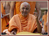 Pramukh Swami Maharaj in Ahmedabad, 7 May 2010 
