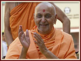 Pramukh Swami Maharaj in Ahmedabad, 7 May 2010 