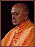 Pramukh Swami Maharaj in Ahmedabad, 7 May 2010 