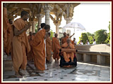 Pramukh Swami Maharaj in Ahmedabad, 9 May 2010 