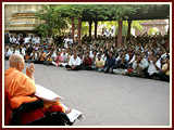 Pramukh Swami Maharaj in Ahmedabad, Bal Din, 9 May 2010 