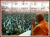 Pramukh Swami Maharaj in Ahmedabad, Bal Din, 9 May 2010 