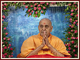 Pramukh Swami Maharaj in Ahmedabad, Bal Din, 9 May 2010 