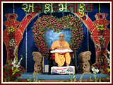 Pramukh Swami Maharaj in Ahmedabad, Bal Din, 9 May 2010 