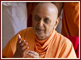 Pramukh Swami Maharaj in Ahmedabad, 9 May 2010 