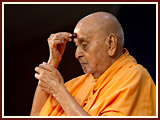 Pramukh Swami Maharaj in Ahmedabad, 9 May 2010 