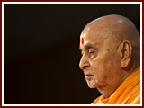 Pramukh Swami Maharaj in Ahmedabad, 9 May 2010 