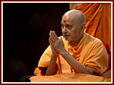 Pramukh Swami Maharaj in Ahmedabad, 9 May 2010 