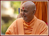 Pramukh Swami Maharaj in Ahmedabad, 9 May 2010 