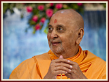 Pramukh Swami Maharaj in Ahmedabad, Bal Din, 9 May 2010 