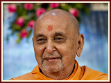 Pramukh Swami Maharaj in Ahmedabad, Bal Din, 9 May 2010 