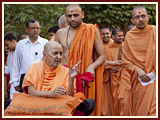 Pramukh Swami Maharaj in Ahmedabad, 9 May 2010 