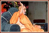 After the normal result of his medical check-up, Swamishri blesses the congregation before departing for Gondal