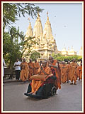 Pramukh Swami Maharaj in Ahmedabad, 30 April 2010 