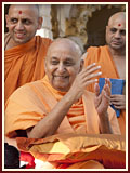 Pramukh Swami Maharaj in Ahmedabad, 30 April 2010 