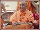 Pramukh Swami Maharaj in Ahmedabad, 30 April 2010 