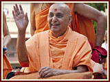 Pramukh Swami Maharaj in Ahmedabad, 30 April 2010 