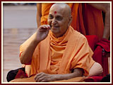 Pramukh Swami Maharaj in Ahmedabad, 30 April 2010 