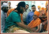 Swamishri blesses the injured victims of the terrorist attack in Akshardham