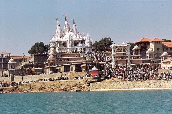 Holy Dip in the River Ghela, 8 Jan 2002