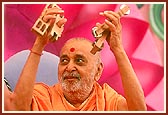 After Swamishri's Puja
