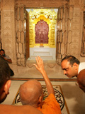  Swamishri visits the mandir complex