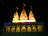  Swamishri visits the mandir complex