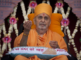  Swamishri and senior sadhus preside over the murti-pratishtha assembly