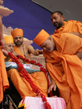  Swamishri and senior sadhus preside over the murti-pratishtha assembly