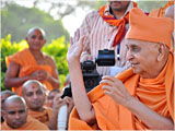 Swamishri blesses devotees