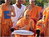 Swamishri in a divine, jovial mood 