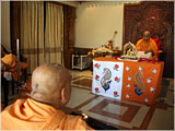 Swamishri performs his morning puja 