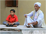 Pujya Doctor Swami addresses the assembly 