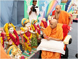 Swamishri performs pratishtha rituals 