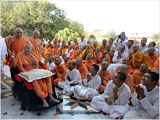 Swamishri in a divine, jovial mood 