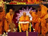 Sadhus welcome Swamishri with a garland