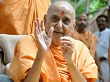 Swamishri blesses devotees