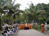  Swamishri visits the mandir complex